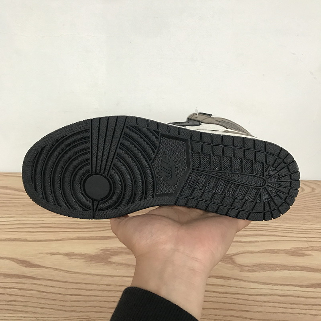 yupoo_328415_74b2c1a7.jpg 【CA3XP】黑摩卡 XP版乔丹1代篮球鞋运动鞋 555088-105 Air Jordan 1 Retro High OG 'Dark Mocha'