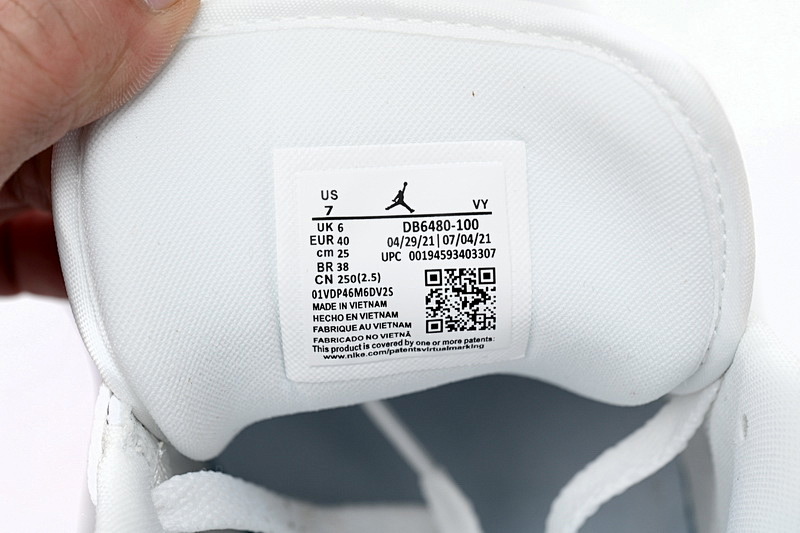 【AA1AQ】白色缝线 乔丹1代低帮 DB6480-100 Air Jordan 1 Low Quilted “Triple White”