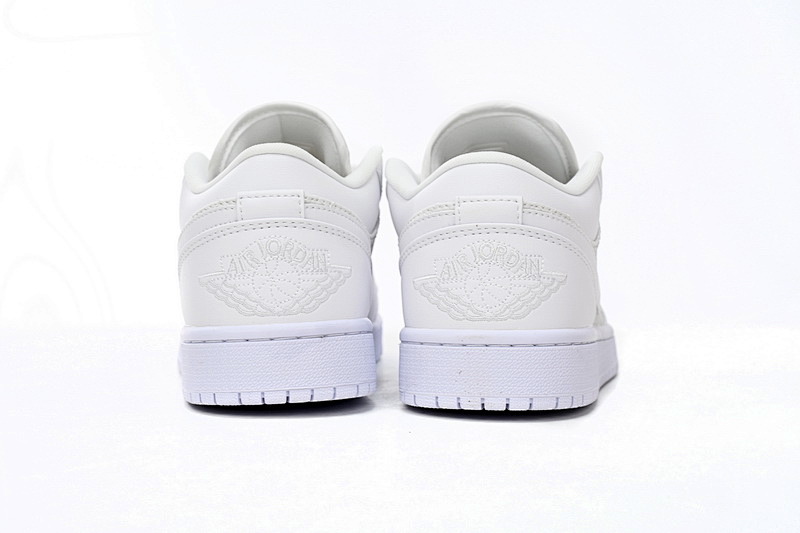 【AA1AQ】白色缝线 乔丹1代低帮 DB6480-100 Air Jordan 1 Low Quilted “Triple White”