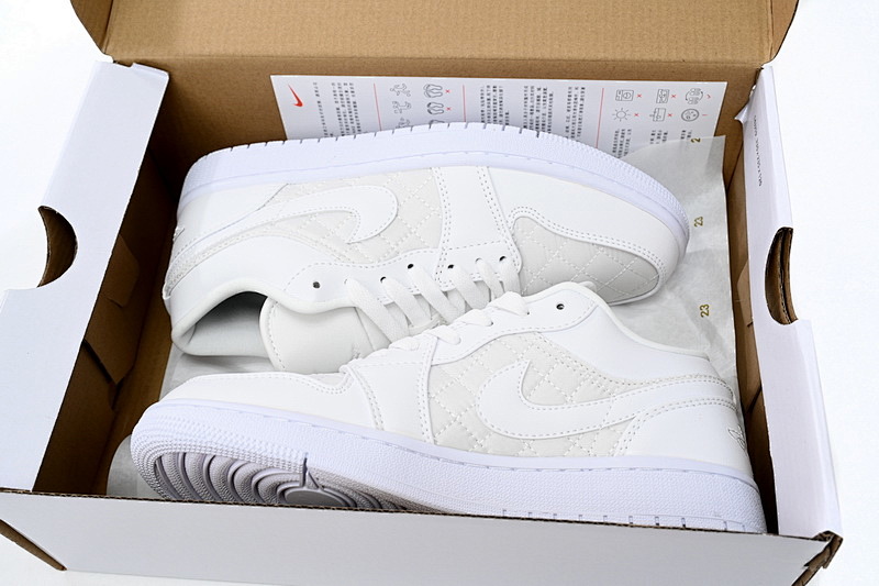 【AA1AQ】白色缝线 乔丹1代低帮 DB6480-100 Air Jordan 1 Low Quilted “Triple White”