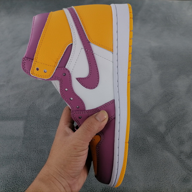 【BA7XH】白紫金 东莞版乔丹1代篮球鞋555088-706 Air Jordan 1 High OG “Brotherhood”