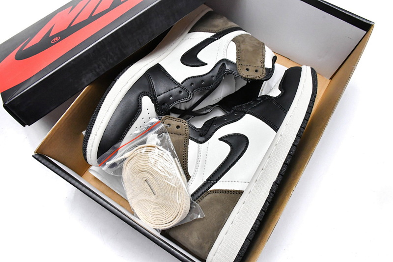 【BA7XH】摩卡倒钩 乔丹1代篮球鞋 555088-105 Air Jordan 1 Retro High OG Dark Mocha