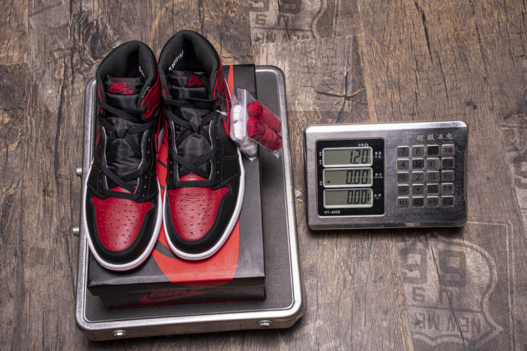 yupoo_335579_f23a7b9d.jpg 【CA3XP】禁穿 XP版乔丹1代Air Jordan 1 High “Banned” 555088-001