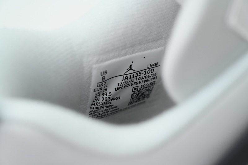 yupoo_338626_2660260a.jpg 【CA2XH】白黑粉 头层皮乔丹4代篮球鞋 JA1135-100 Air Jordan 4 Retro 'Comic'