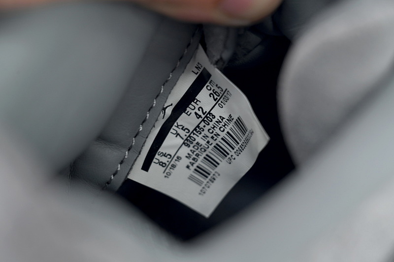 yupoo_344427_0f822f47.jpg 【DA1PB】KAWS灰 头层全麂皮乔丹4代篮球鞋 930155-003 KAWS X Air Jordan 4 Retro KAWS Grey