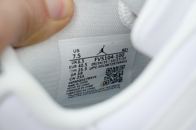 【BH3XH】复刻低北卡蓝  真碳头层乔丹11代篮球运动鞋  FV5104-100 Air Jordan 11 Retro Low 'UNC' 2026