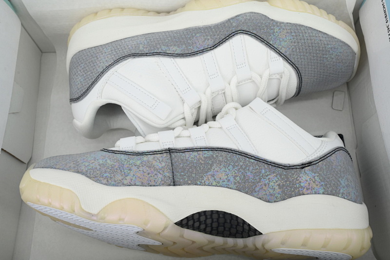 【BH3XH】低帮蛇年限定 真碳头层乔丹11代篮球运动鞋 HQ7000-001 Air Jordan 11 Low “Snakeskin”