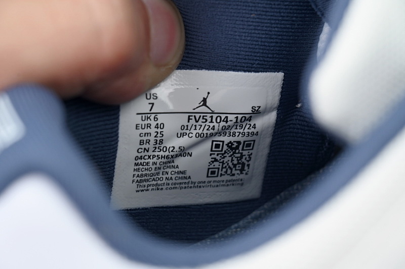 【BH3XH】低帮复古蓝 真碳头层乔丹11代篮球运动鞋 FV5104-104 Air Jordan 11 Low "Midnight Navy"