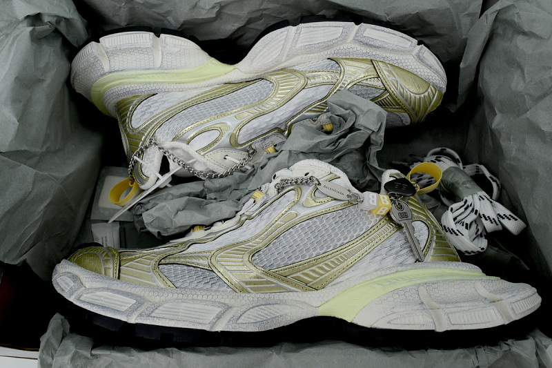 yupoo_363436_17798b7f.jpg 【DA0LJ】3XL挂饰LZ-1 巴黎10代跑鞋 734734 W3XCN 9711 Balenciaga 3XL Sneaker 'Worn-Out - White, yellow, silver