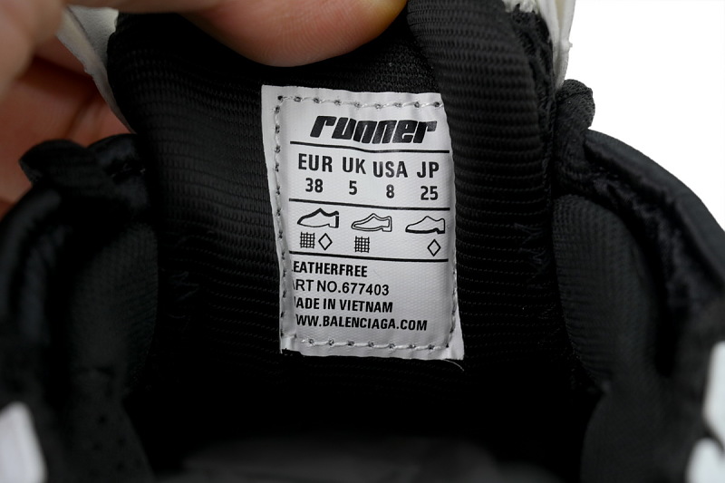【EA5P7】黑白 巴黎世家7代减震运动跑步灯鞋 677403 W3RB2 9010 Balenciaga Runner Black White