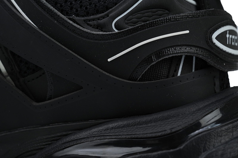 【DA0P7】黑白 巴黎3代时尚复古低帮跑鞋 Balenciaga Track Sneaker Black and White