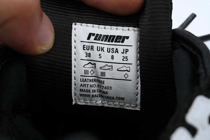 【CA1P7】黑白 巴黎世家7代减震运动跑步鞋 677403 Q3RB2 9010 Balenciaga Runner Black White