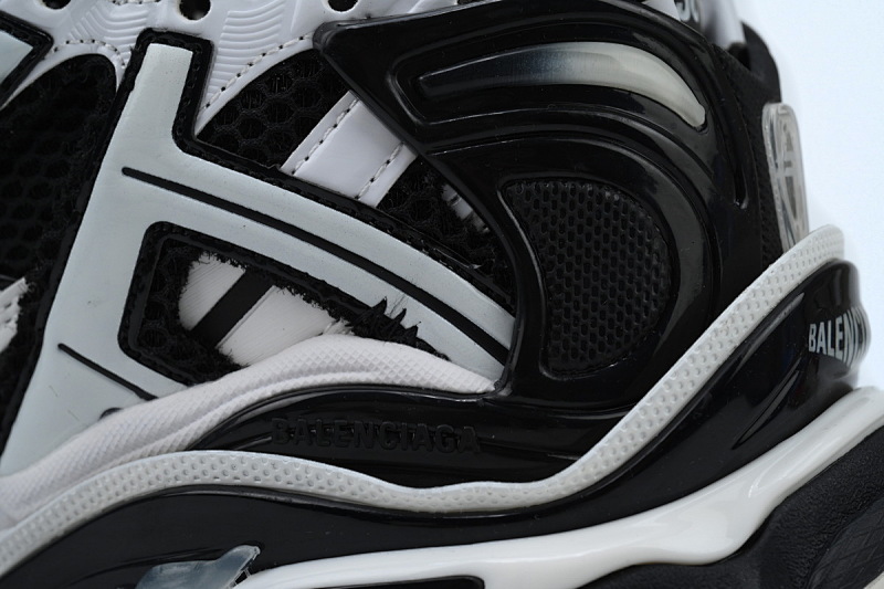 【CA1P7】黑白 巴黎世家7代减震运动跑步鞋 677403 Q3RB2 9010 Balenciaga Runner Black White