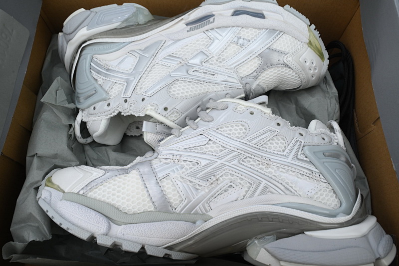 【CA1P7】米浅蓝 巴黎世家7代减震运动跑步鞋 677402 W3RB2 8100 Balenciaga Runner Mi Light Blue