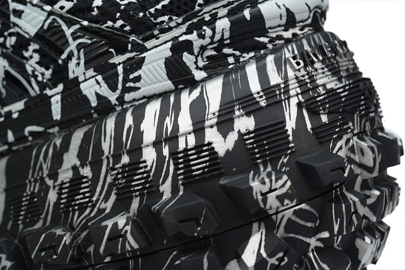 【EA0LJ】黑涂鸦-16 巴黎轮胎鞋 685611 W2RG1 9015 Balenciaga Defender Graffiti