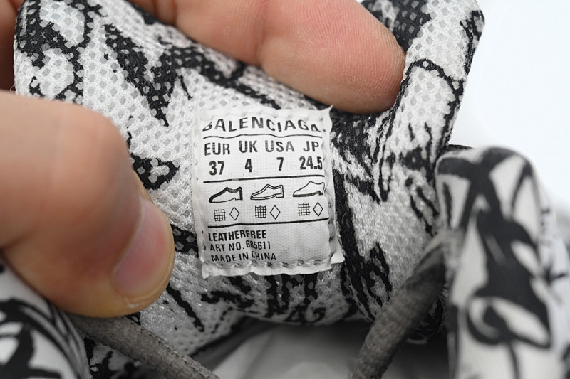 【EA0LJ】白涂鸦-15巴黎轮胎鞋 685611 W2RAM 9010 Balenciaga Defender Graffiti