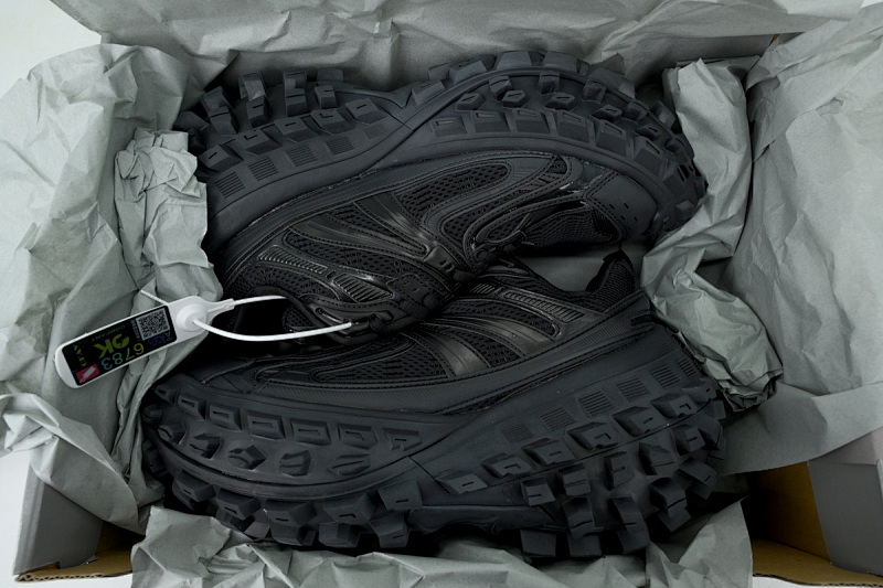 【EA0LJ】黑色-2 巴黎轮胎鞋 685613 W2RA6 1000 Balenciaga Defender Black