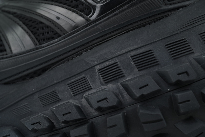 【EA0LJ】黑色-2 巴黎轮胎鞋 685613 W2RA6 1000 Balenciaga Defender Black