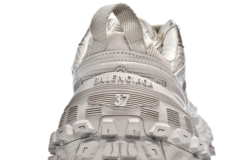 【EA0LJ】卡其-3 巴黎轮胎鞋 685611 W2RA6 9700 Balenciaga Defender Beige