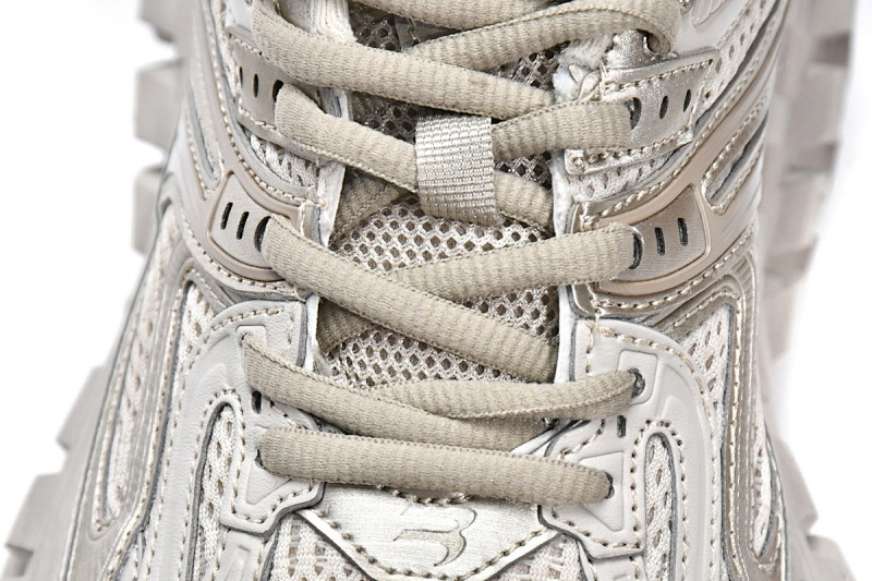 【EA0LJ】卡其-3 巴黎轮胎鞋 685611 W2RA6 9700 Balenciaga Defender Beige
