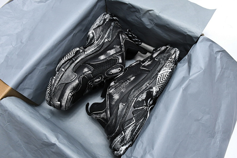 【CA0LJ】脏脏黑 巴黎世家8层组合TPU复古鞋 524039 WN3 1000 Balenciaga Triple S Black