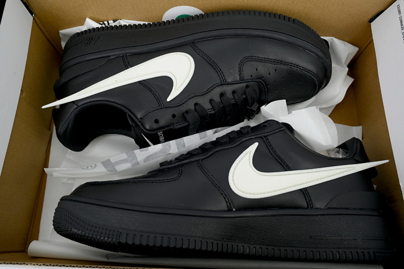 【CA0TS】大勾空军黑 头层耐克空军低帮板鞋 DV3464-001 AMBUSH x Air Force 1 Low 'Black'