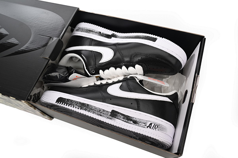 【DA7OG】权志龙	OG版本空军低帮板鞋 AQ3692-001 PEACEMINUSONE x Nike Air Force 1“Para-noise”