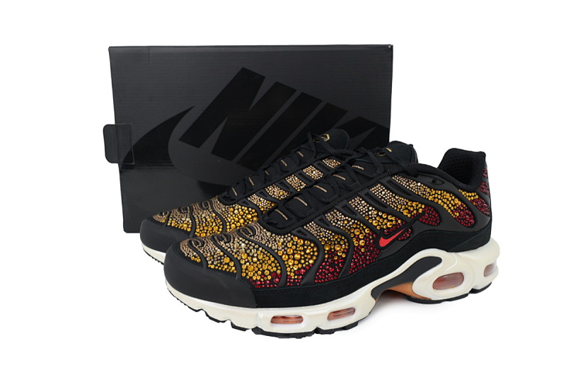 【DA1MA】黑红钻 NIKE 休闲时尚跑步鞋 FZ9042-001 Swarovski x Nike Wmns Air Max Plus 'Sunset'