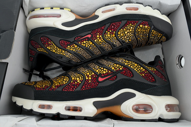【DA1MA】黑红钻 NIKE 休闲时尚跑步鞋 FZ9042-001 Swarovski x Nike Wmns Air Max Plus 'Sunset'