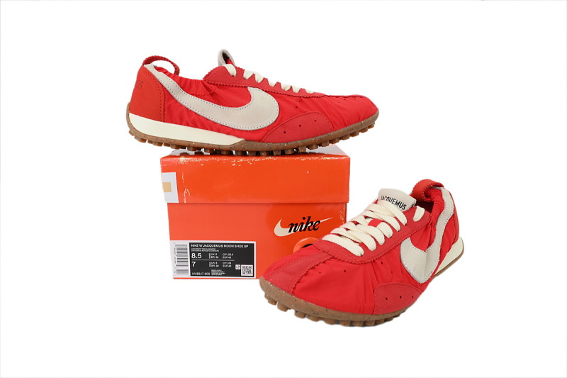 yupoo_388826_6bfcef90.jpg 【BA1HM】红色 耐克 X 雅克慕斯 时尚休闲鞋 HV8547-600 Jacquemus x Nike Wmns Moon Shoe SP 'University Red'