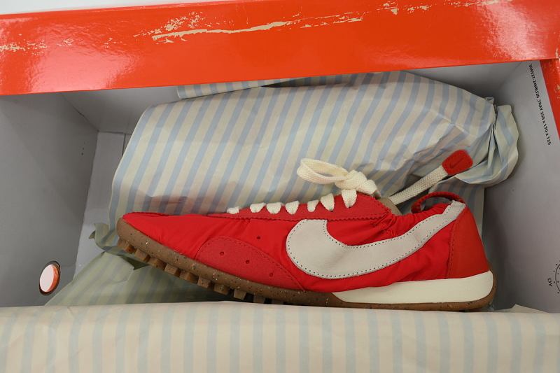 yupoo_388826_6c50f239.jpg 【BA1HM】红色 耐克 X 雅克慕斯 时尚休闲鞋 HV8547-600 Jacquemus x Nike Wmns Moon Shoe SP 'University Red'