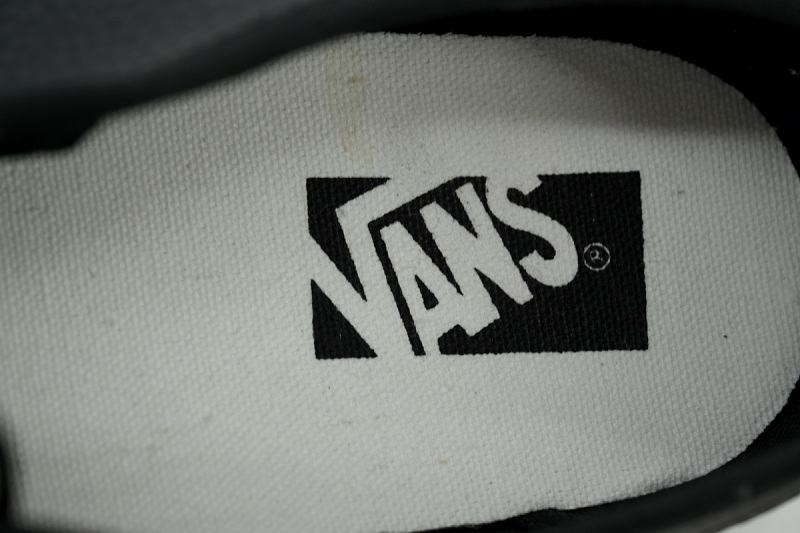 【AB3X7】铆钉皮黑 万斯 经典低帮时尚板鞋 VNO00D9NBLK Vans Premium Authentic 'Black'
