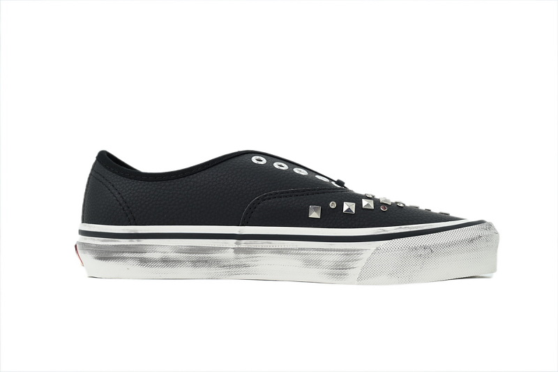 【AB3X7】铆钉皮黑 万斯 经典低帮时尚板鞋 VNO00D9NBLK Vans Premium Authentic 'Black'