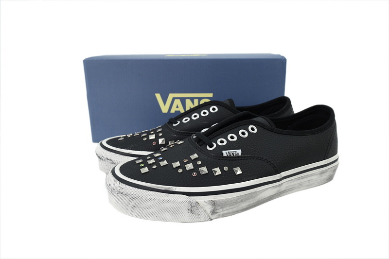 【AB3X7】铆钉皮黑 万斯 经典低帮时尚板鞋 VNO00D9NBLK Vans Premium Authentic 'Black'