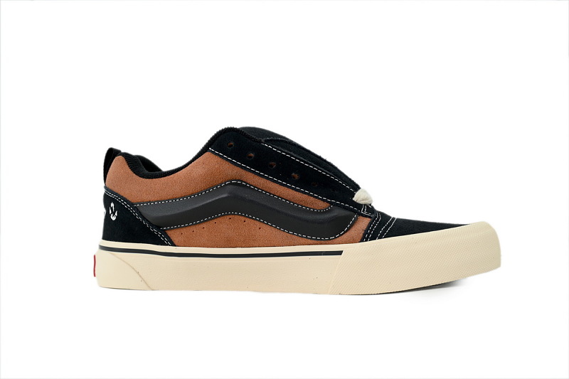 【AB8X7】面包迪斯尼 万斯 经典低帮时尚板鞋 VN0009QCYS8 Disney x Vans Knu-Skool 'Scar'