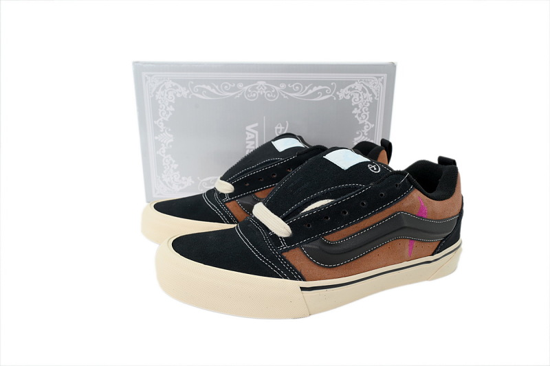 【AB8X7】面包迪斯尼 万斯 经典低帮时尚板鞋 VN0009QCYS8 Disney x Vans Knu-Skool 'Scar'