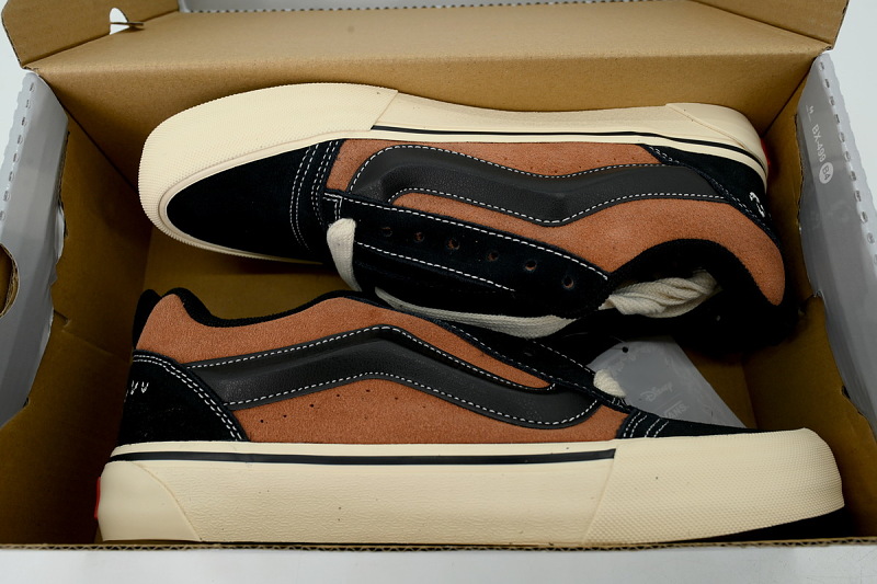 【AB8X7】面包迪斯尼 万斯 经典低帮时尚板鞋 VN0009QCYS8 Disney x Vans Knu-Skool 'Scar'