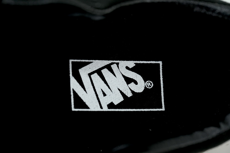 【AB9X7】SK8生胶黑灰条 万斯 经典低帮时尚板鞋 VN0009QRCJJ Vans Sk8-Low 'Black Gum'