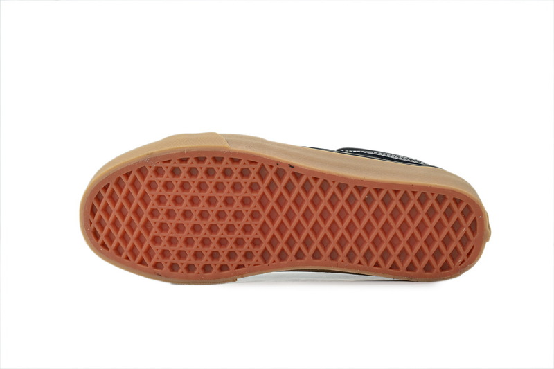 【AB9X7】SK8生胶黑灰条 万斯 经典低帮时尚板鞋 VN0009QRCJJ Vans Sk8-Low 'Black Gum'