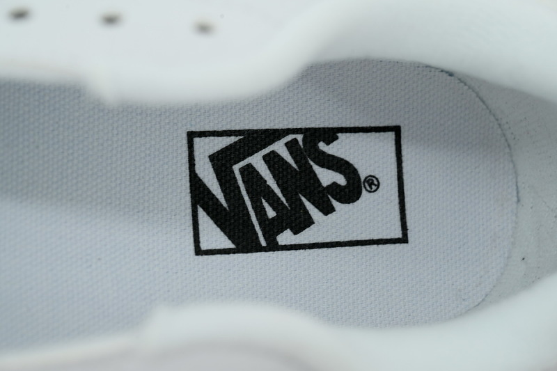 【AB6X7】面包白皮 万斯 经典低帮时尚板鞋 VN0009QCW00 Vans Knu-Skool 'True White'