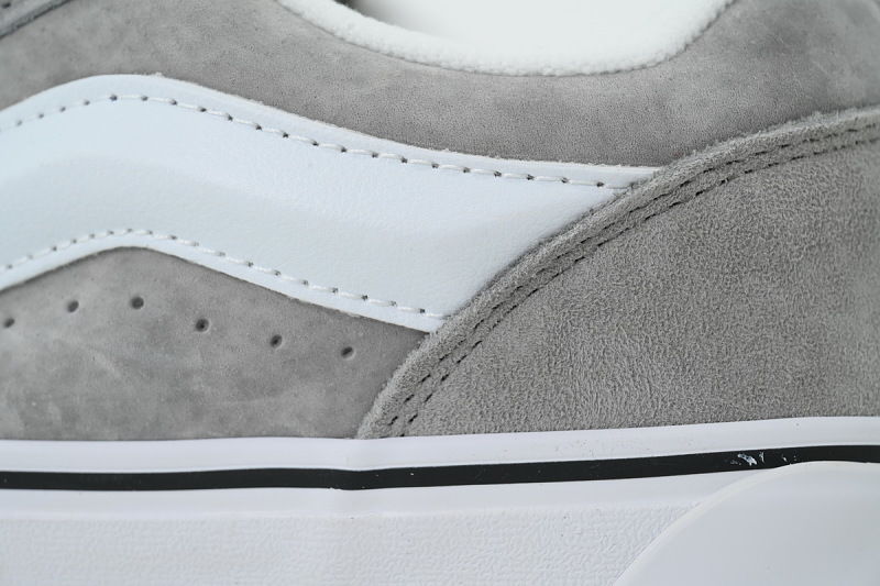 【AB6X7】面包灰白条 万斯 经典低帮时尚板鞋 VN000D75GRY Vans Knu-Skool 'Light Grey'