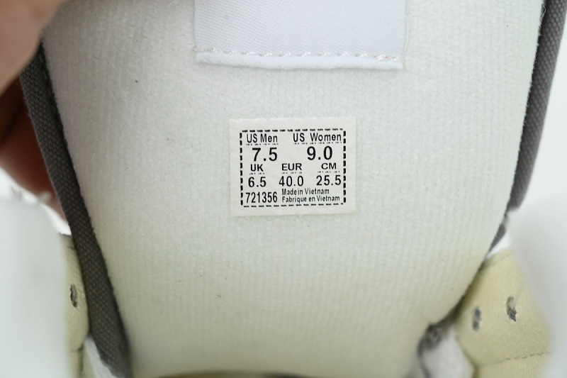 【AB6X7】面包灰白条 万斯 经典低帮时尚板鞋 VN000D75GRY Vans Knu-Skool 'Light Grey'