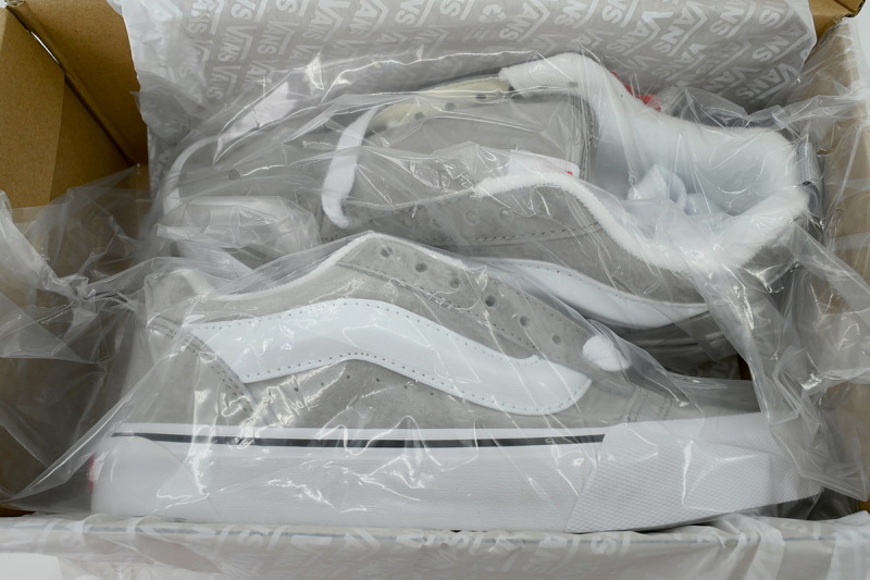 【AB6X7】面包灰白条 万斯 经典低帮时尚板鞋 VN000D75GRY Vans Knu-Skool 'Light Grey'