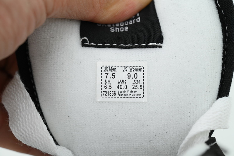 【AB8X7】面包刺绣 万斯 经典低帮时尚板鞋 VN0A7Q5JB3P Vans Vault UA Knu-Skool VR3 LX Imran Potato Black White