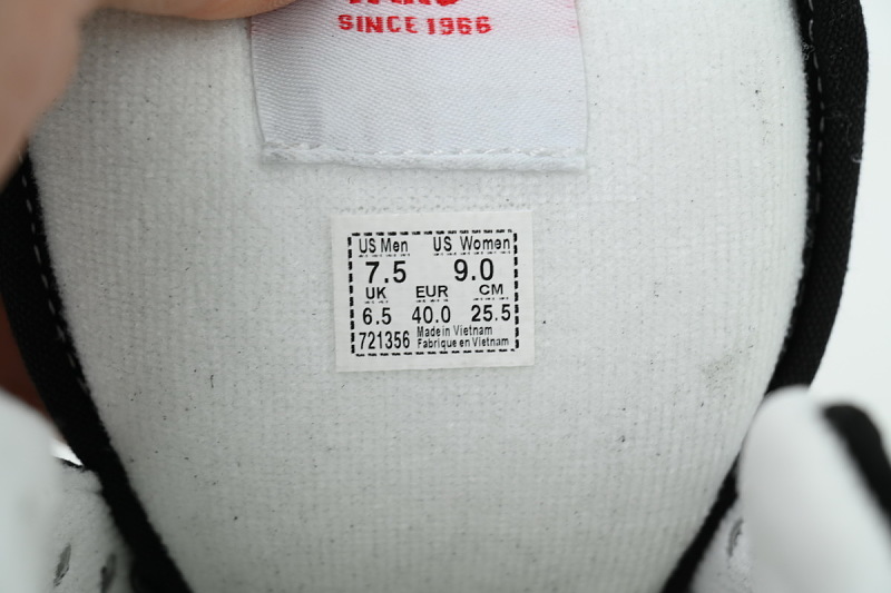 【AB6X7】面包经典黑 万斯 经典低帮时尚板鞋 VN0009QC6BT Vans Knu-Skool 'Black White'