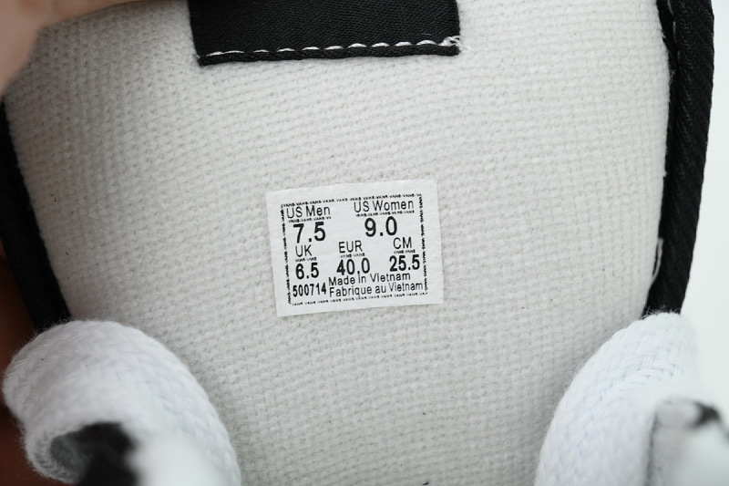 【AB6X7】面包水蜜桃 万斯 经典低帮时尚板鞋 VN0009QCB9P Peaches x Vans Knu-Skool 'Black Pink'
