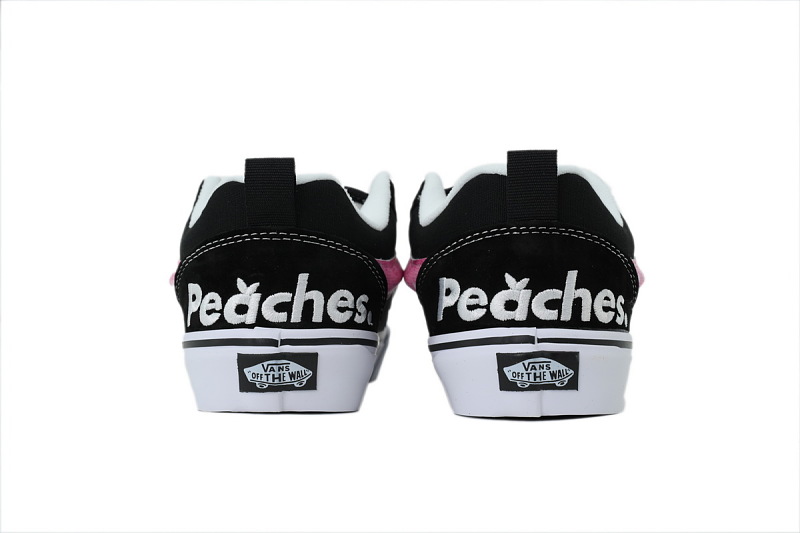 【AB6X7】面包水蜜桃 万斯 经典低帮时尚板鞋 VN0009QCB9P Peaches x Vans Knu-Skool 'Black Pink'