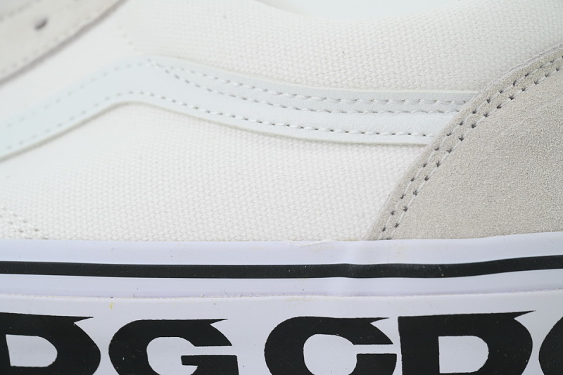 【AB5X7】CDG白色 万斯 经典低帮时尚板鞋 VN0A4P3XQLZ Comme des Garçons x Vans OG Old Skool LX 'Sidewall - White'