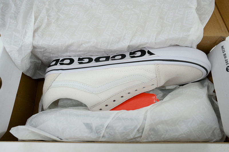 【AB5X7】CDG白色 万斯 经典低帮时尚板鞋 VN0A4P3XQLZ Comme des Garçons x Vans OG Old Skool LX 'Sidewall - White'