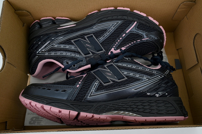 yupoo_403506_12db372a.jpg 【BA7CE】黑粉RCU 1906R系列复古时尚 U1906RCU 1906R 'Pink Taffy'